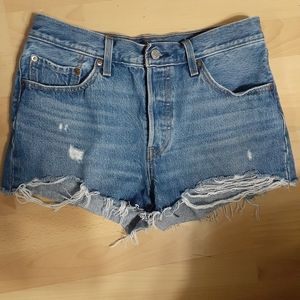 **SOLD**Levi's  mom Jean shorts